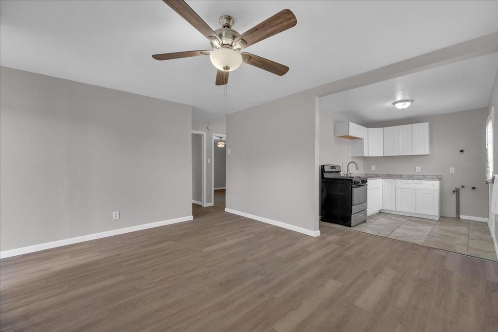 5528 Rickenbacker Place - Photo 8