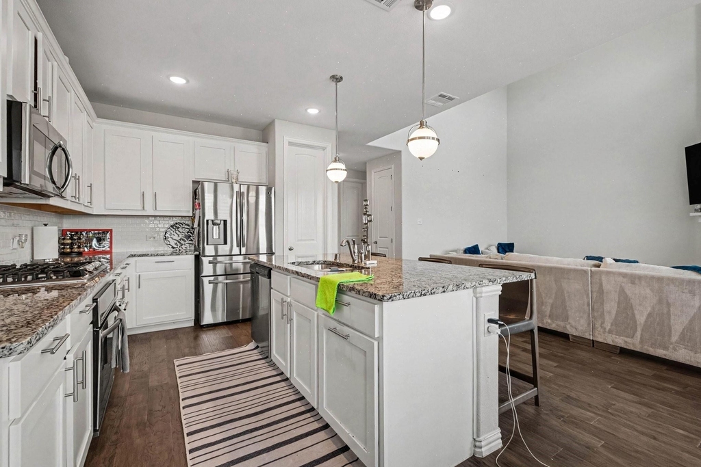 204 Lake Cove Drive - Photo 4