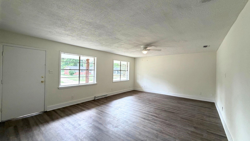 641 Kingridge Place - Photo 2