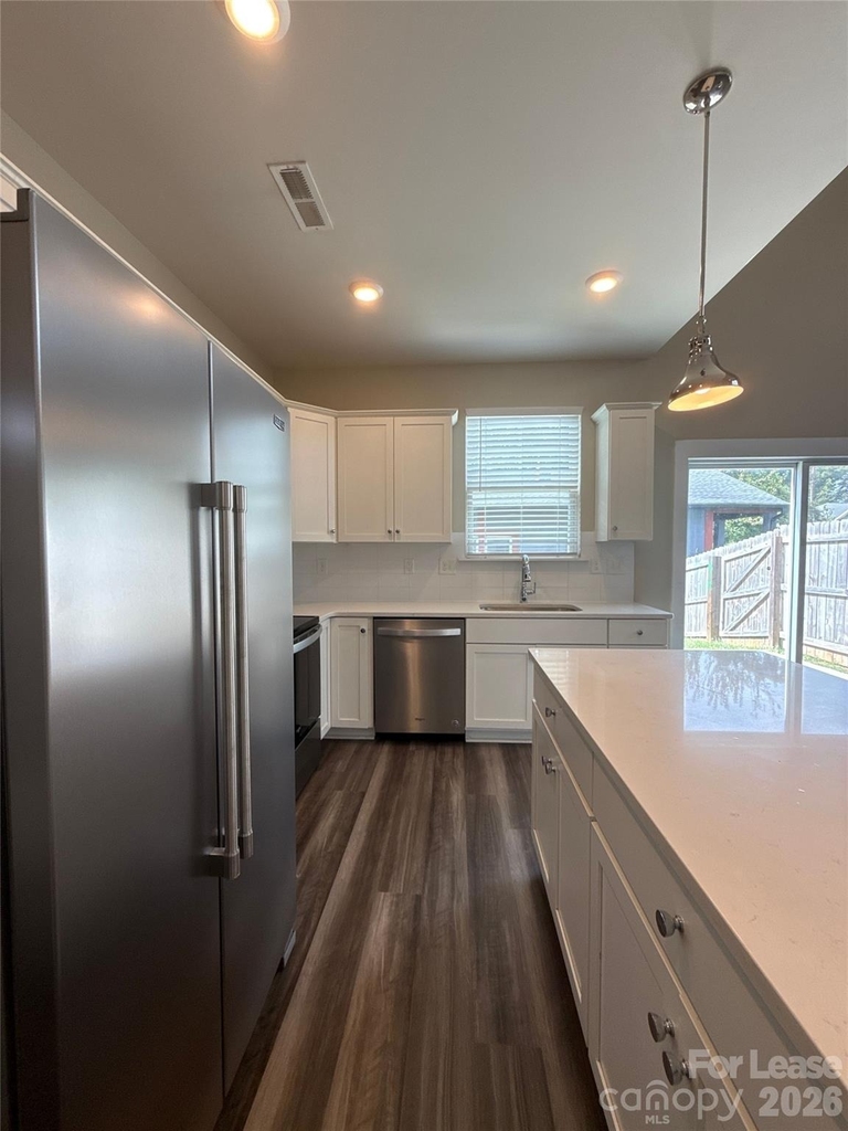 1009 Justice Avenue - Photo 6