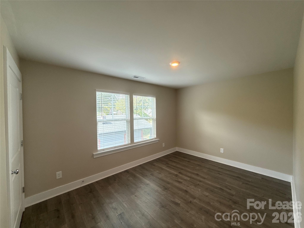 1009 Justice Avenue - Photo 13