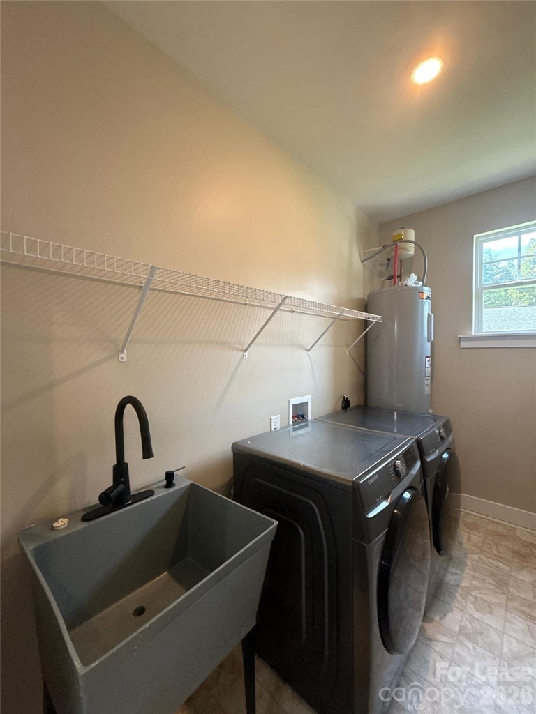 1009 Justice Avenue - Photo 7