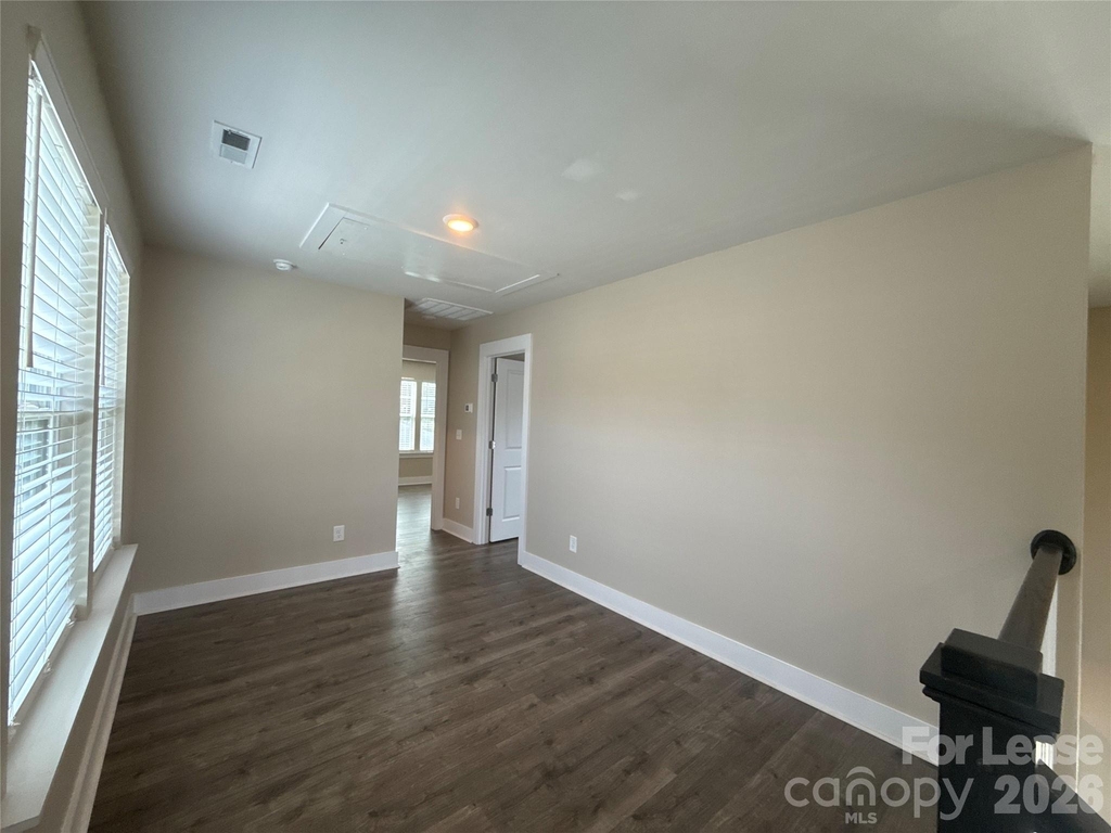 1009 Justice Avenue - Photo 10