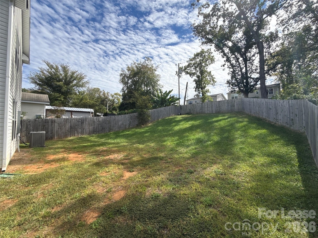 1009 Justice Avenue - Photo 17