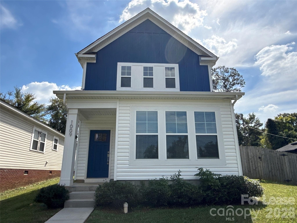 1009 Justice Avenue - Photo 0