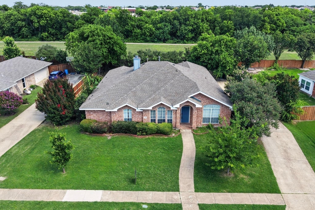 320 Elizabeth Trail - Photo 0
