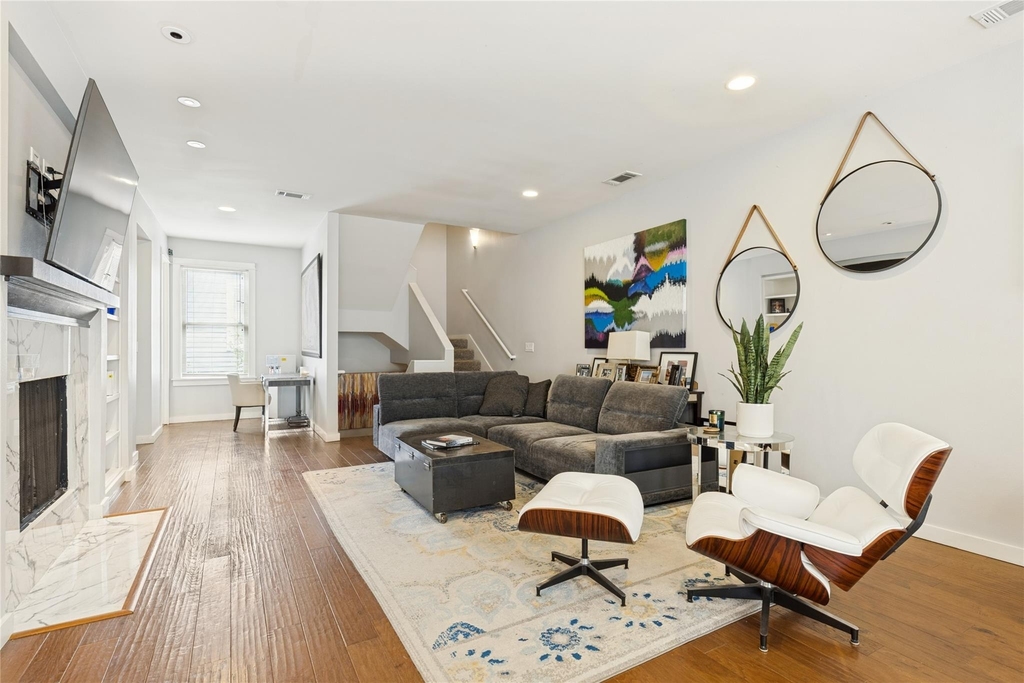 2604 Thomas Avenue - Photo 2