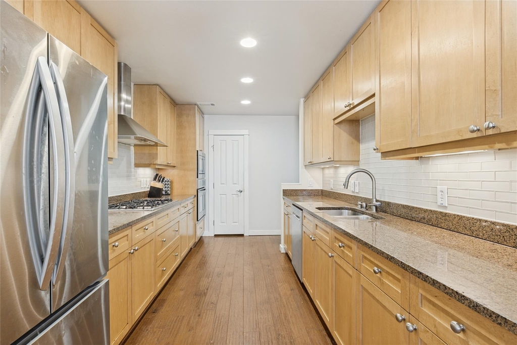 2604 Thomas Avenue - Photo 4