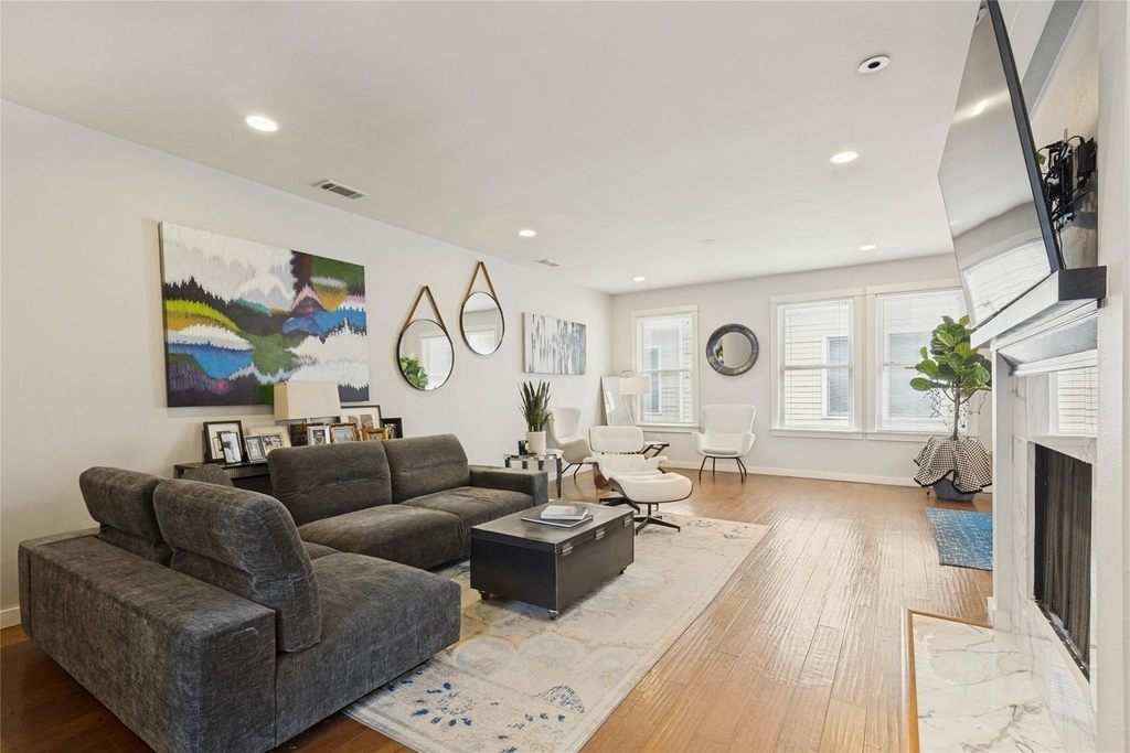 2604 Thomas Avenue - Photo 1