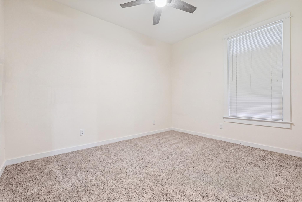 2604 Thomas Avenue - Photo 12