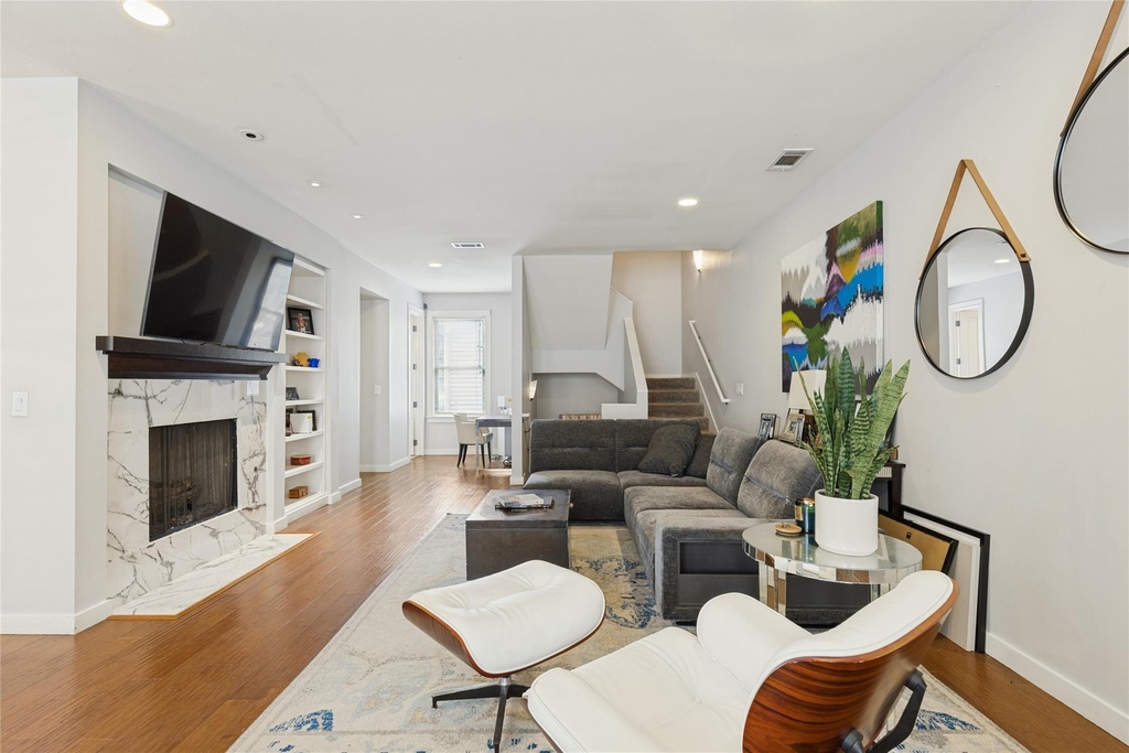 2604 Thomas Avenue - Photo 0