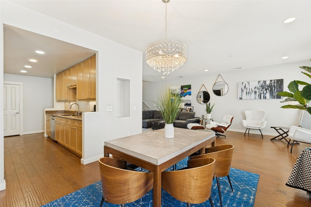 2604 Thomas Avenue - Photo 3