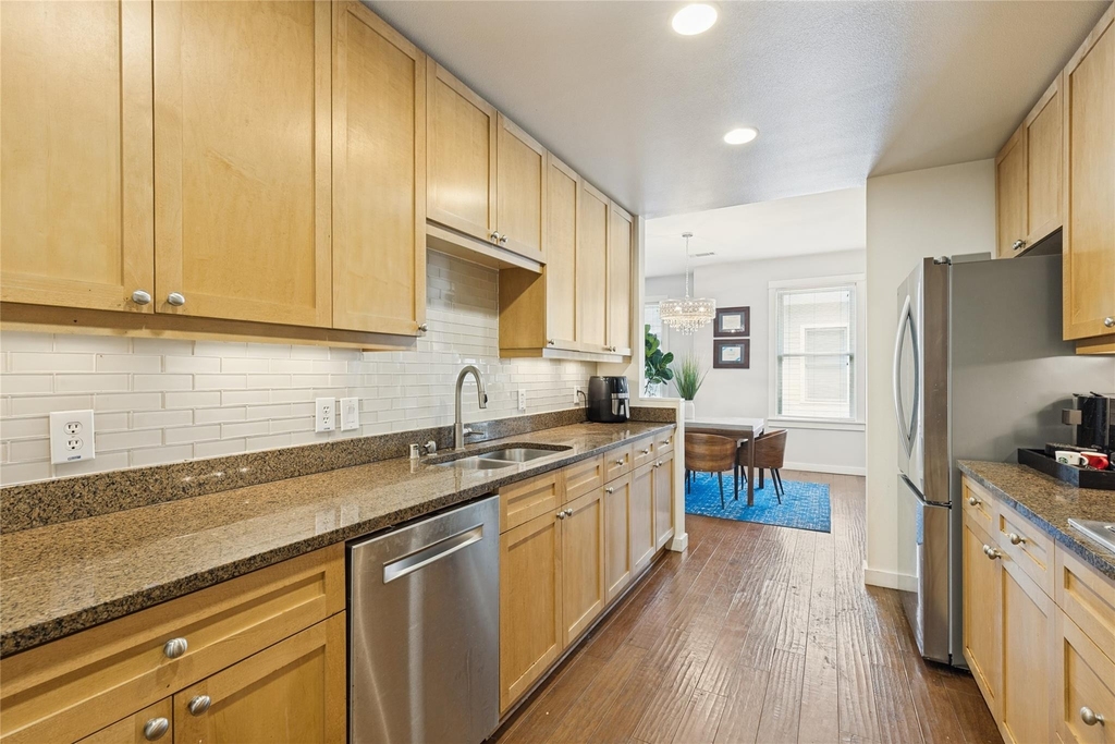 2604 Thomas Avenue - Photo 5