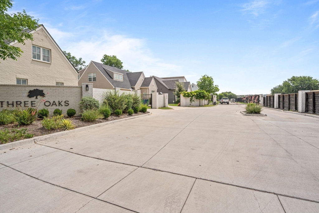 5618 Oaks Lane - Photo 1