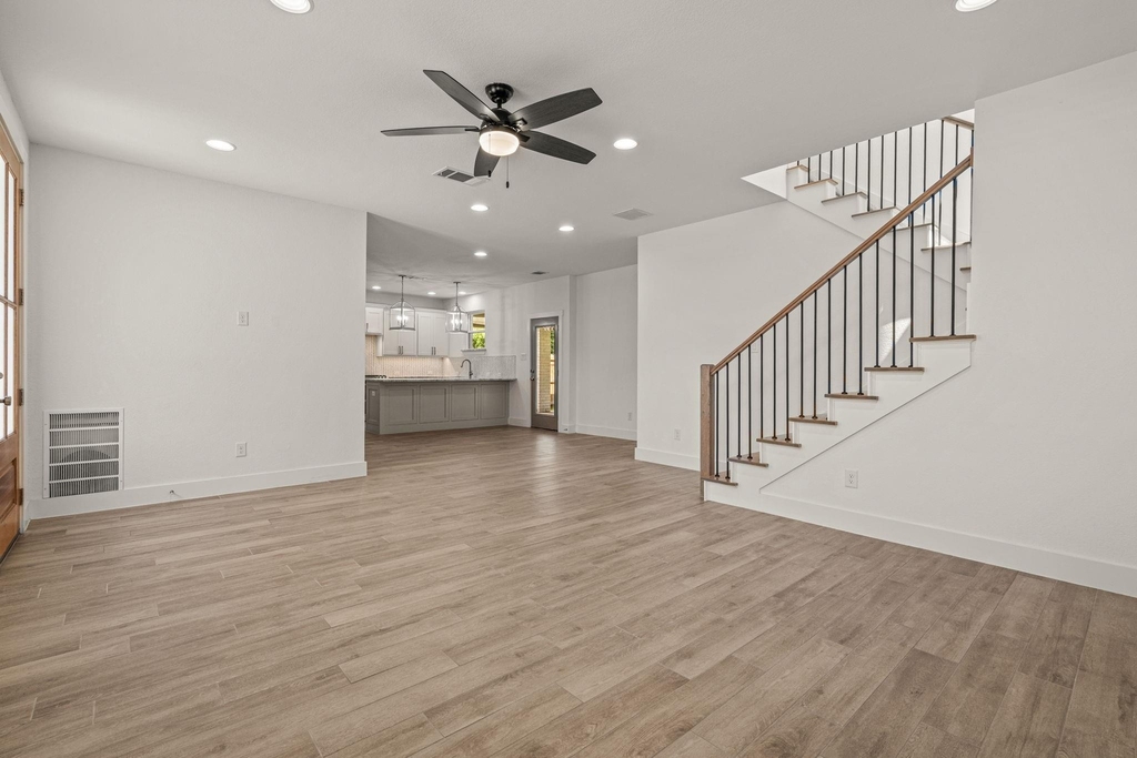 5618 Oaks Lane - Photo 7