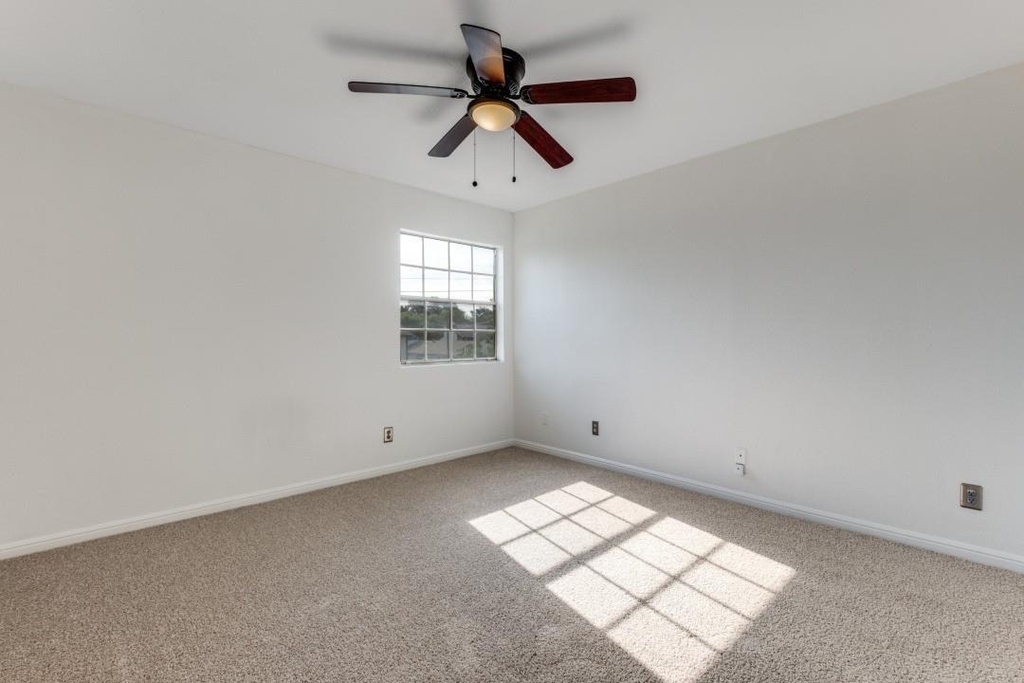 5740 Martel Avenue - Photo 7