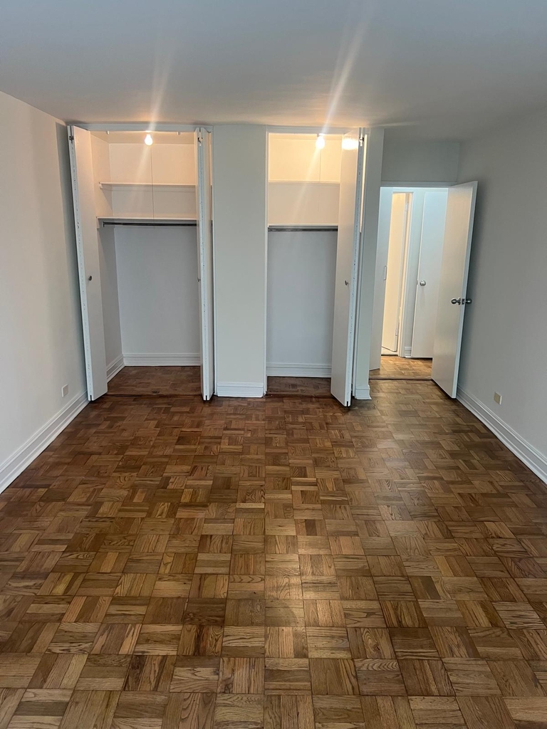 East 71st Street - Photo 8
