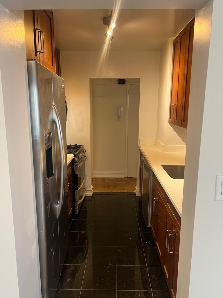 East 71st Street - Photo 11