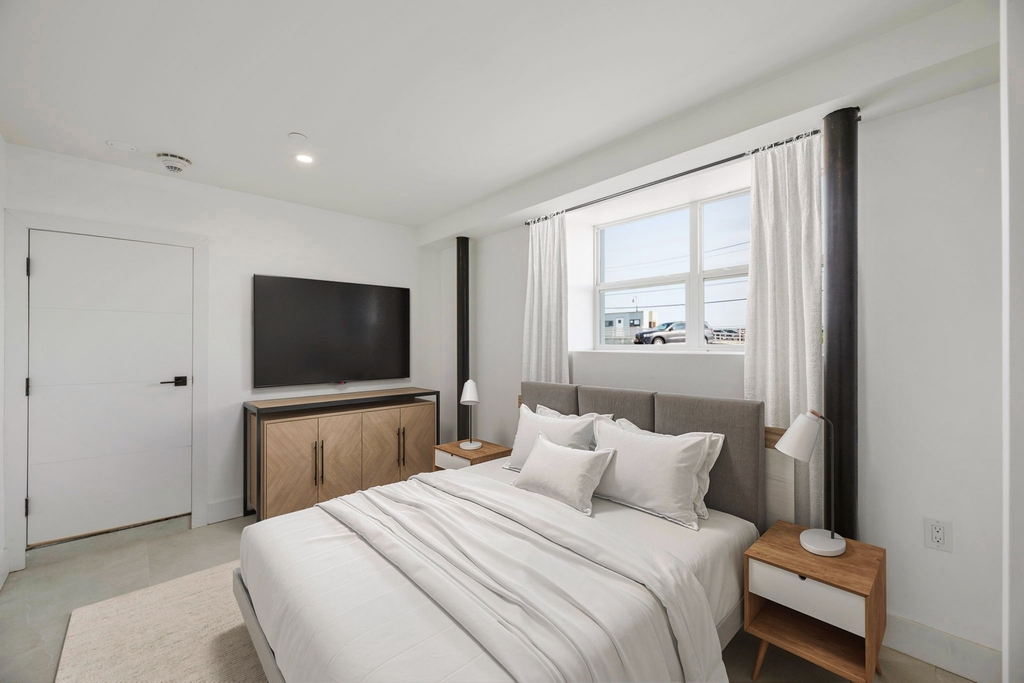 315 West Broadway - Photo 4