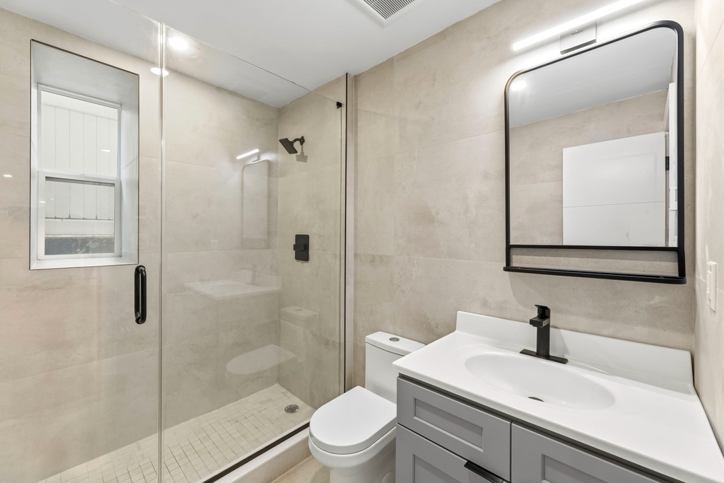 315 West Broadway - Photo 3