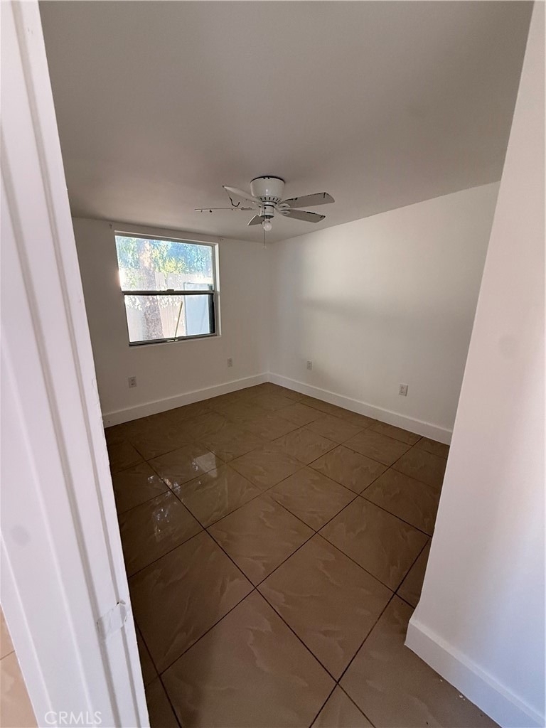 5509 Crebs Avenue - Photo 4