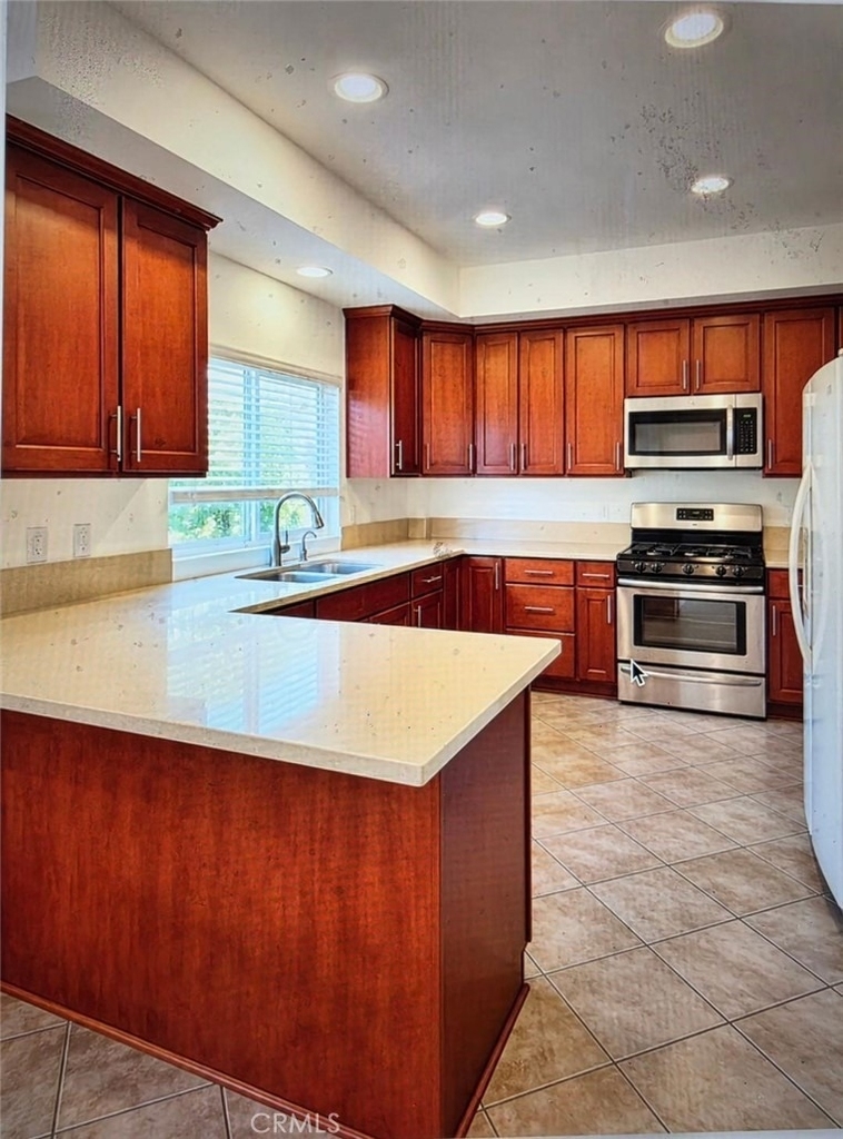 10627 Amestoy Street - Photo 4