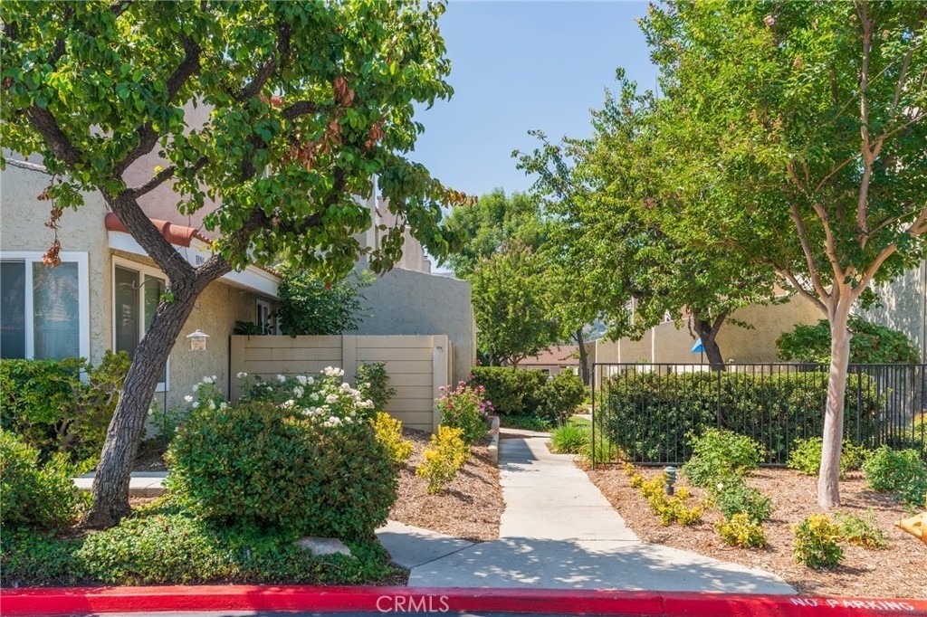 5694 E Los Angeles - Photo 4