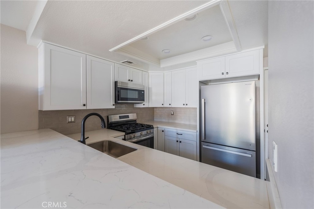 5694 E Los Angeles - Photo 16