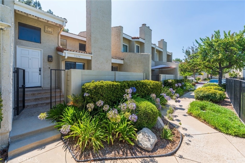 5694 E Los Angeles - Photo 1
