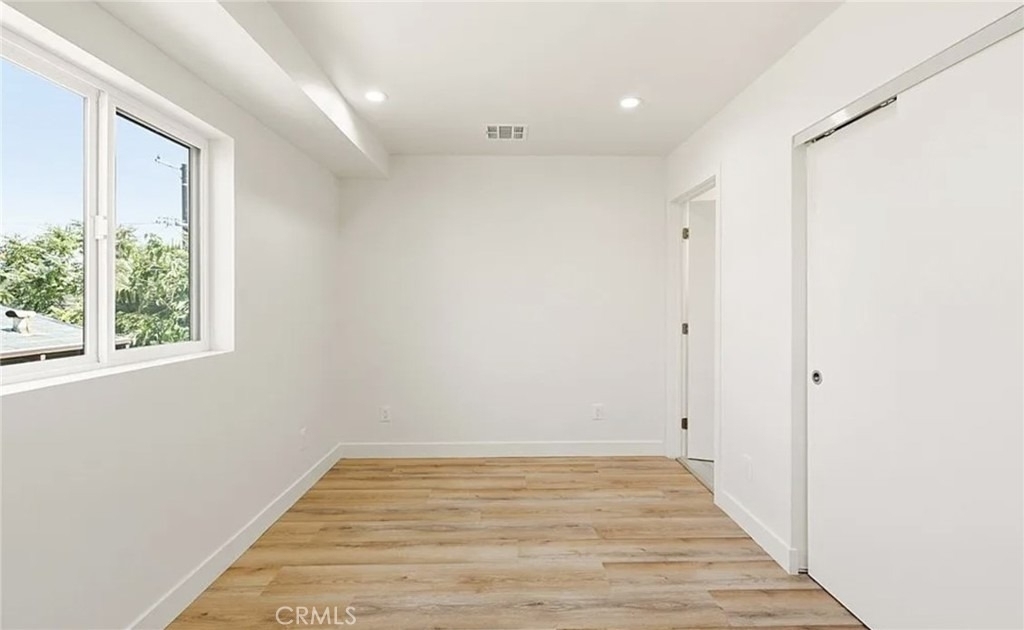 1122 N Beachwood Drive - Photo 8