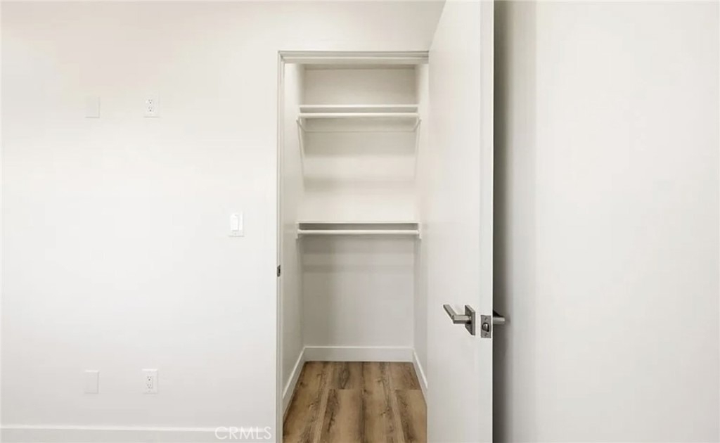 1122 N Beachwood Drive - Photo 9
