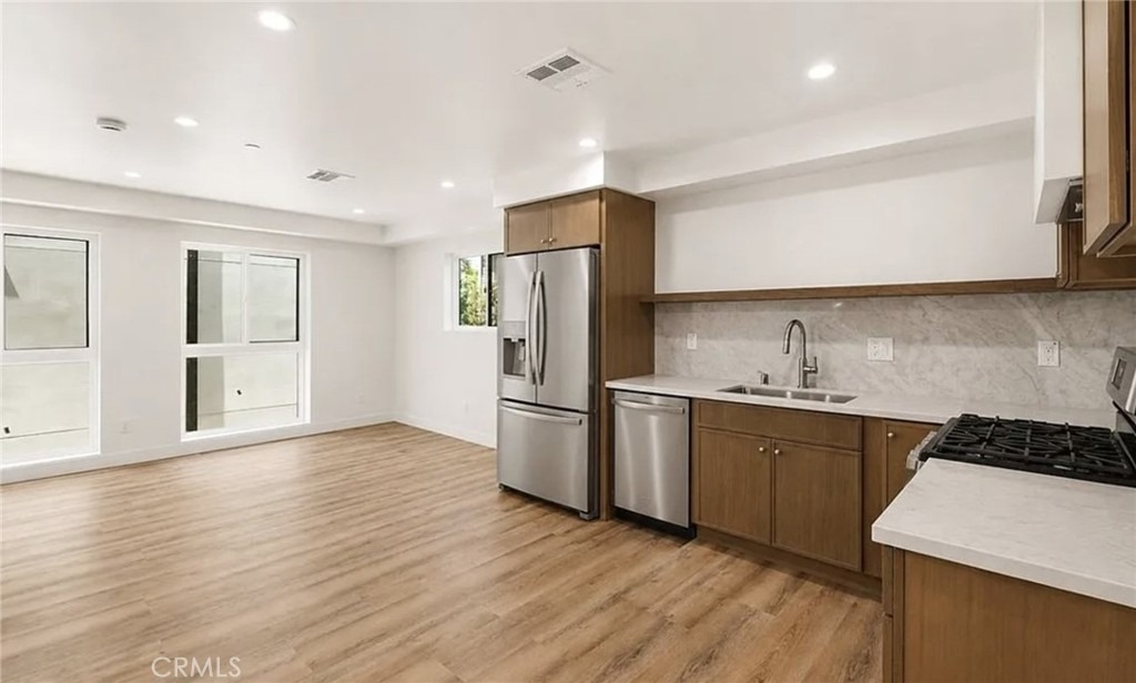1122 N Beachwood Drive - Photo 3