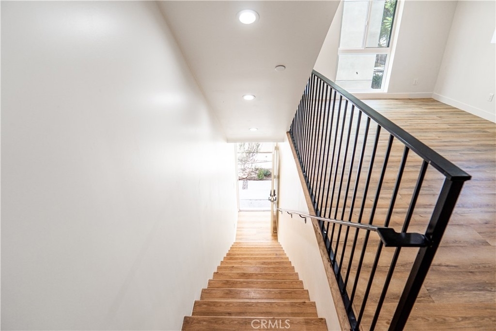 1122 N Beachwood Drive - Photo 13
