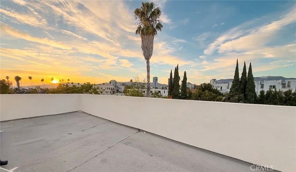 1122 N Beachwood Drive - Photo 14