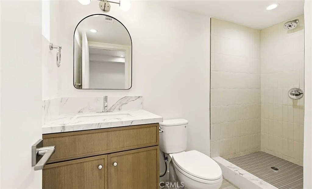 1122 N Beachwood Drive - Photo 5