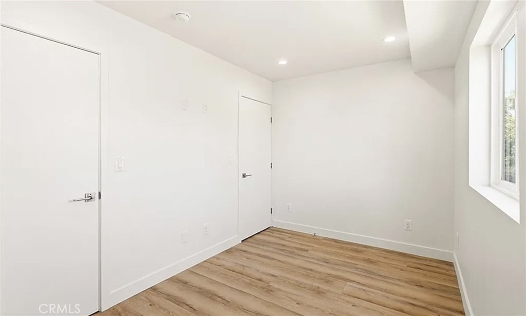 1122 N Beachwood Drive - Photo 4
