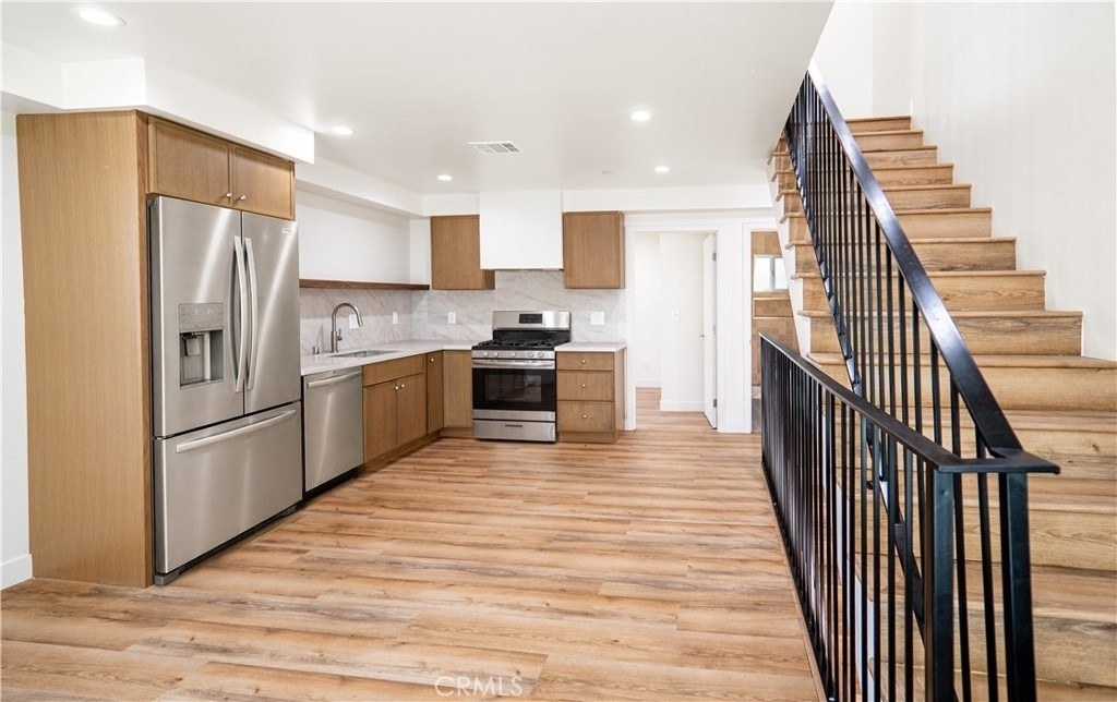 1122 N Beachwood Drive - Photo 0