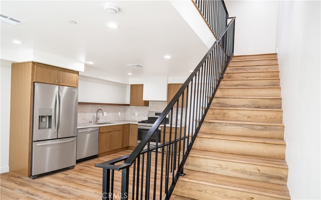 1122 N Beachwood Drive - Photo 12