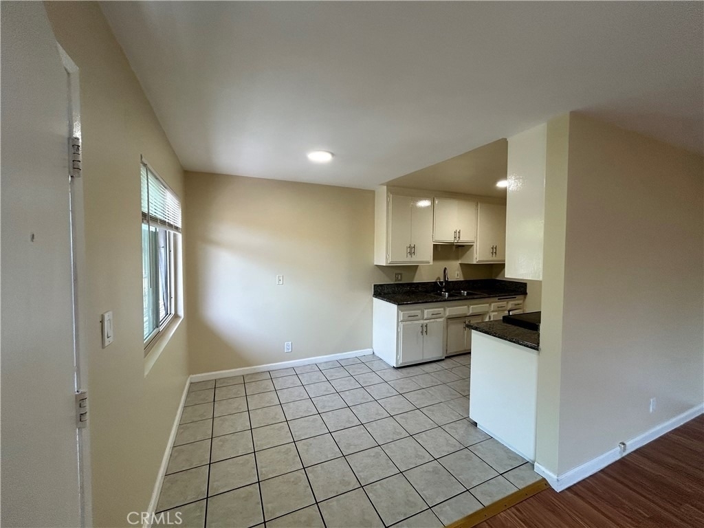 737 E 5th - Photo 3