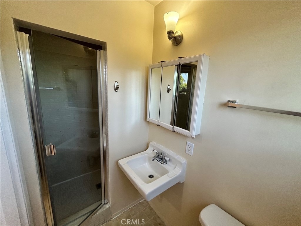 737 E 5th - Photo 6