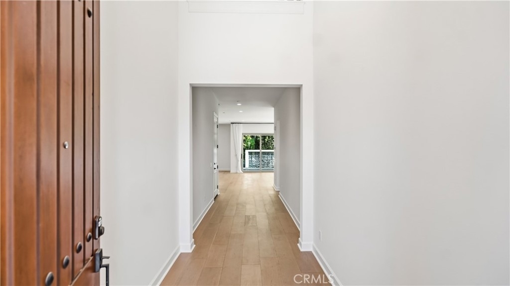 242 Sutters - Photo 3