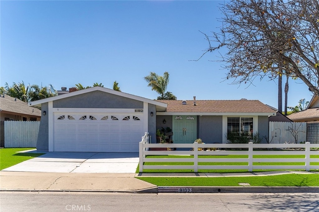 9102 Warfield - Photo 0