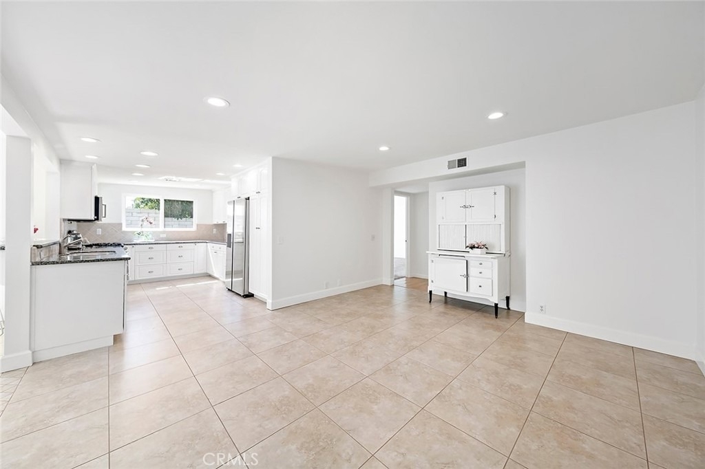 9102 Warfield - Photo 8