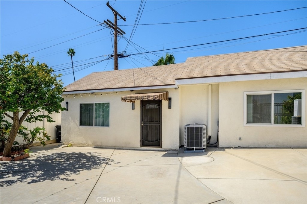 1020 Olmsted - Photo 1