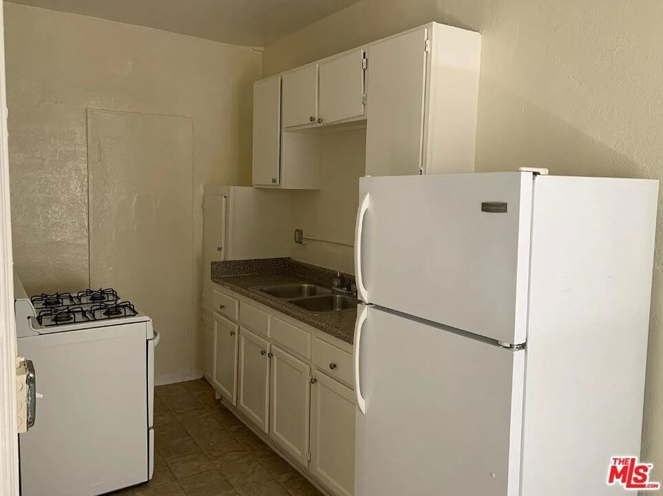 400 S Kenmore Avenue - Photo 3