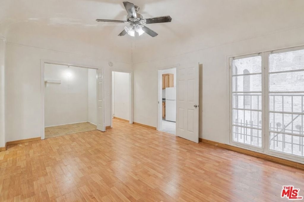 400 S Kenmore Avenue - Photo 2