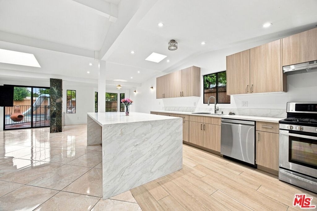 6848 Sylvia Avenue - Photo 2
