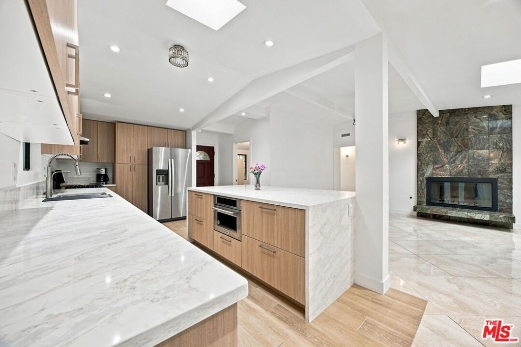6848 Sylvia Avenue - Photo 7