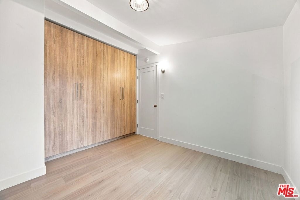 6848 Sylvia Avenue - Photo 9