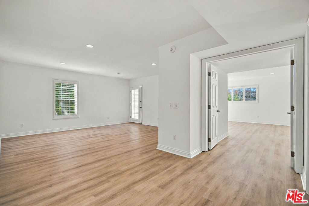 22777 Brenford Street - Photo 36